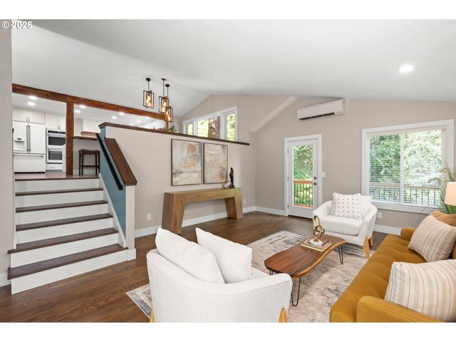 27 MARLBORO Ln, Eugene, OR 97405