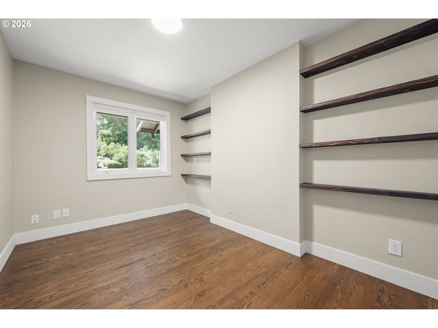 27 MARLBORO Ln, Eugene, OR 97405