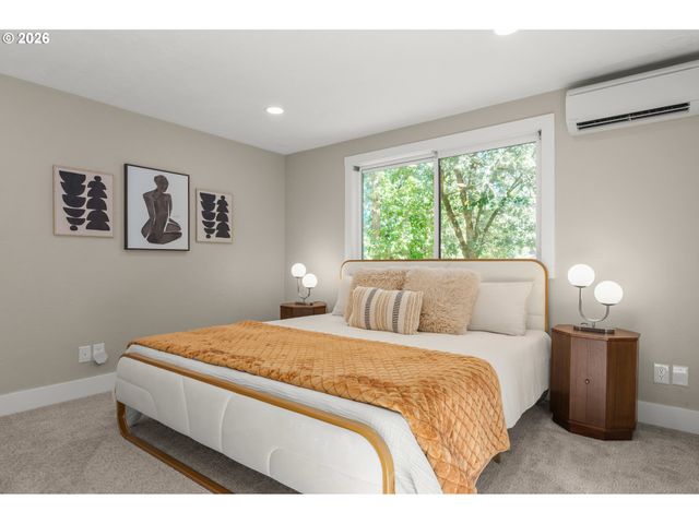 27 MARLBORO Ln, Eugene, OR 97405