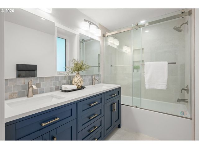 27 MARLBORO Ln, Eugene, OR 97405