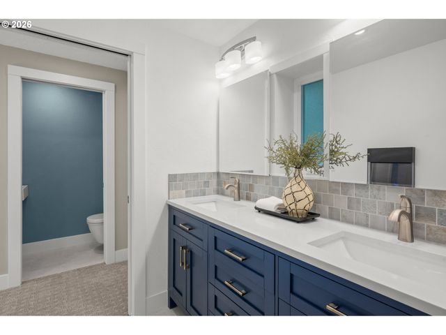 27 MARLBORO Ln, Eugene, OR 97405
