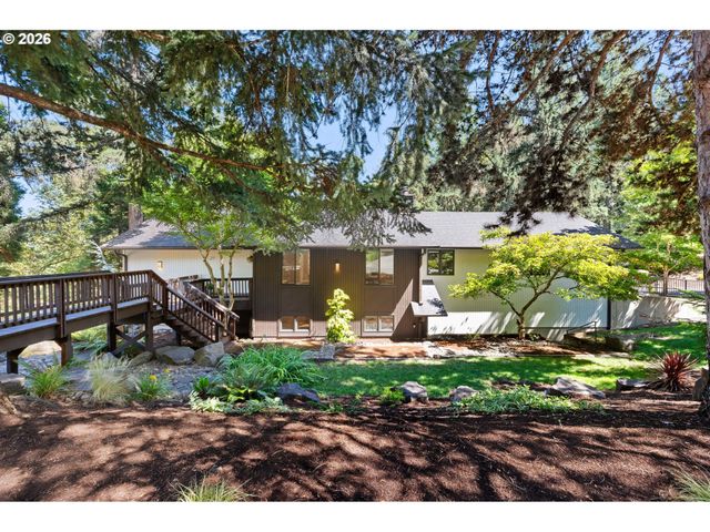 27 MARLBORO Ln, Eugene, OR 97405
