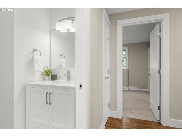 27 MARLBORO Ln, Eugene, OR 97405