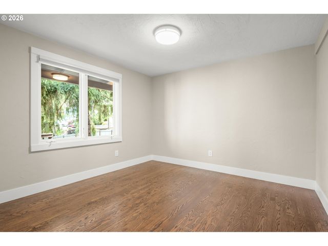 27 MARLBORO Ln, Eugene, OR 97405