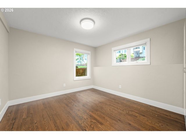 27 MARLBORO Ln, Eugene, OR 97405