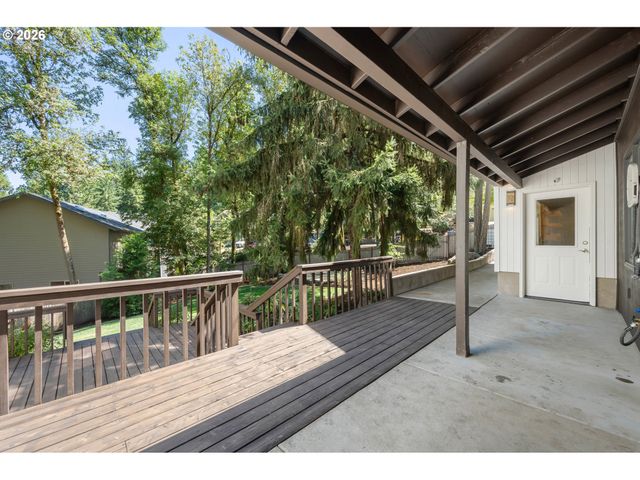 27 MARLBORO Ln, Eugene, OR 97405