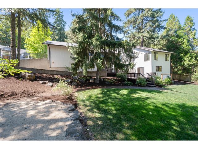27 MARLBORO Ln, Eugene, OR 97405