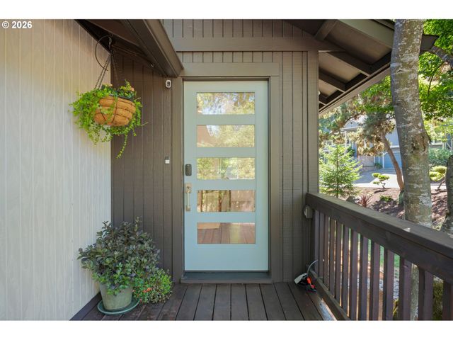 27 MARLBORO Ln, Eugene, OR 97405