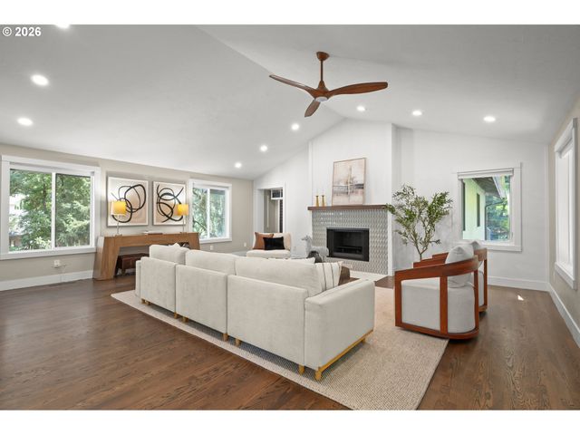 27 MARLBORO Ln, Eugene, OR 97405