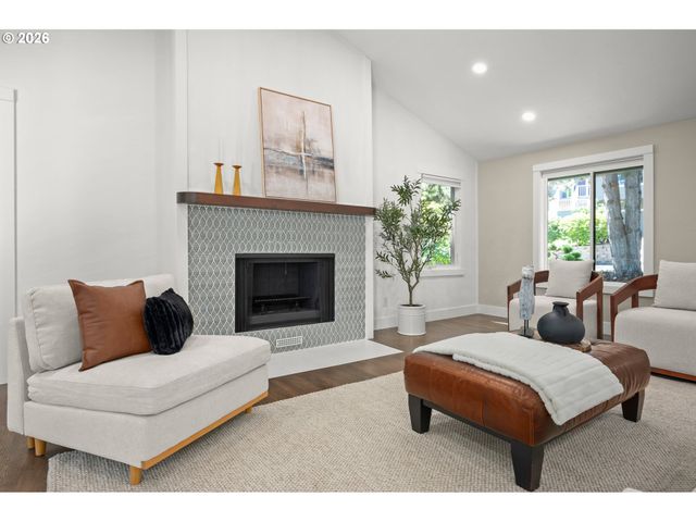 27 MARLBORO Ln, Eugene, OR 97405