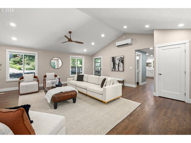27 MARLBORO Ln, Eugene, OR 97405
