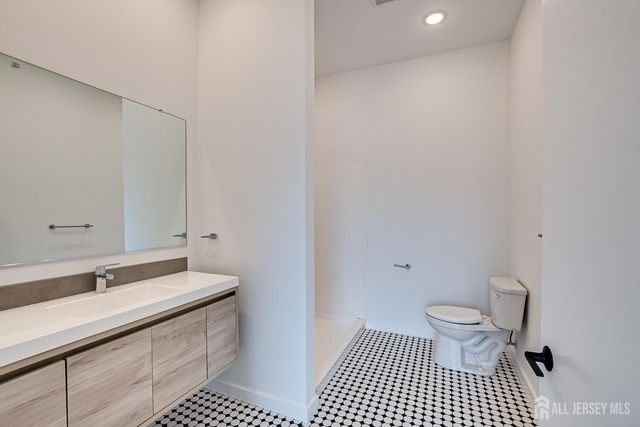 21 Station Place 401, Metuchen, NJ 08840