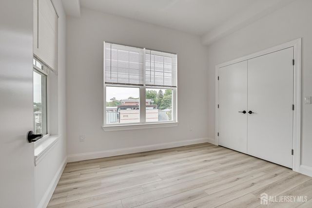 21 Station Place 401, Metuchen, NJ 08840