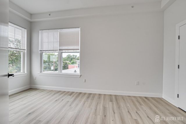 21 Station Place 401, Metuchen, NJ 08840