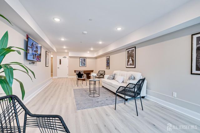21 Station Place 401, Metuchen, NJ 08840