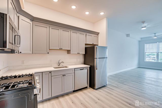 21 Station Place 401, Metuchen, NJ 08840