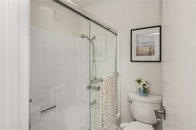 73 Weepingwood 40, Irvine, CA 92614