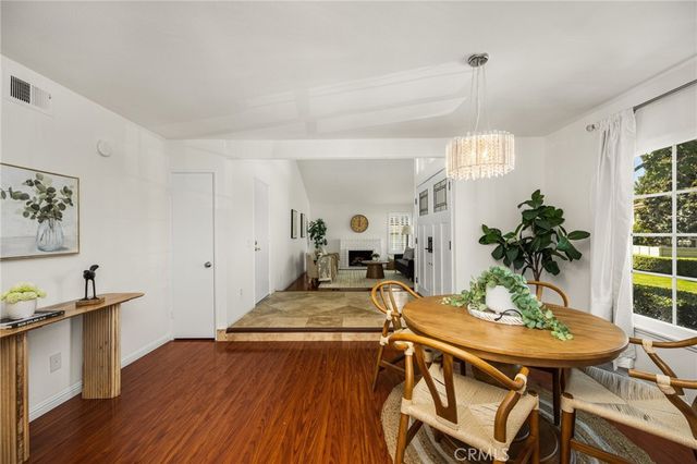 73 Weepingwood 40, Irvine, CA 92614