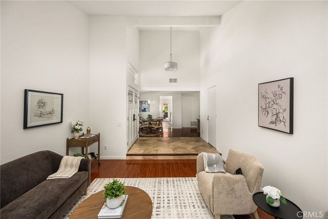 73 Weepingwood 40, Irvine, CA 92614