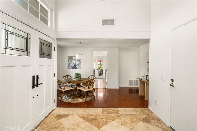 73 Weepingwood 40, Irvine, CA 92614