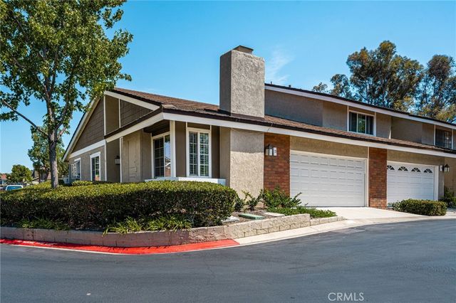 73 Weepingwood 40, Irvine, CA 92614