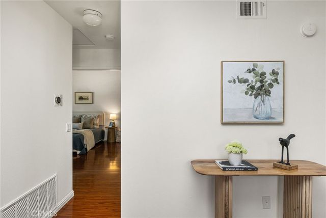 73 Weepingwood 40, Irvine, CA 92614