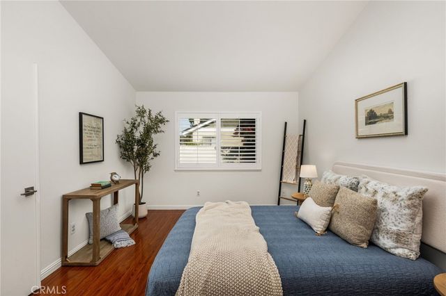 73 Weepingwood 40, Irvine, CA 92614
