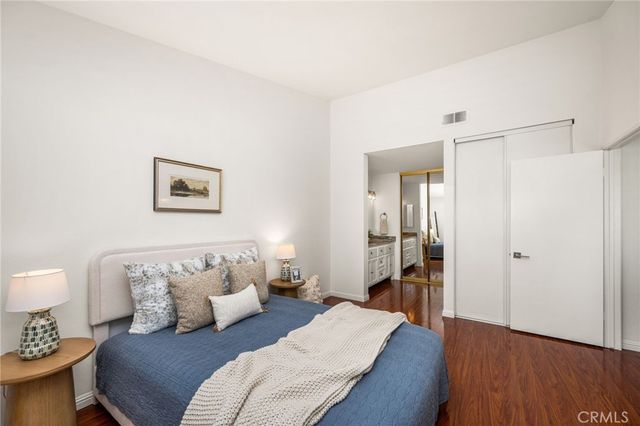 73 Weepingwood 40, Irvine, CA 92614