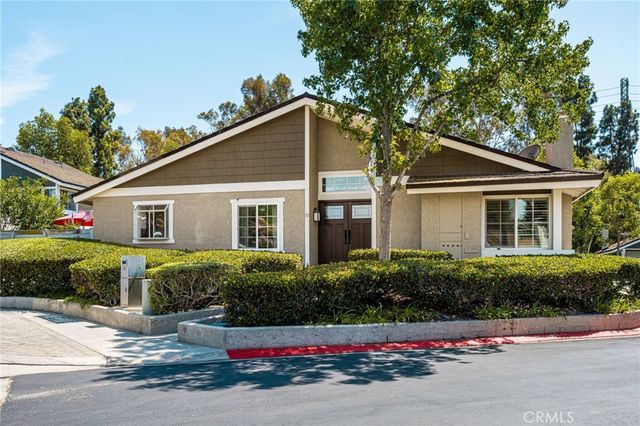 73 Weepingwood 40, Irvine, CA 92614