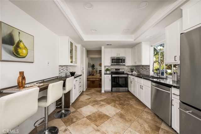 73 Weepingwood 40, Irvine, CA 92614