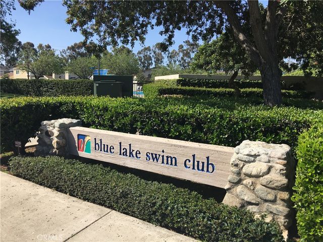 73 Weepingwood 40, Irvine, CA 92614