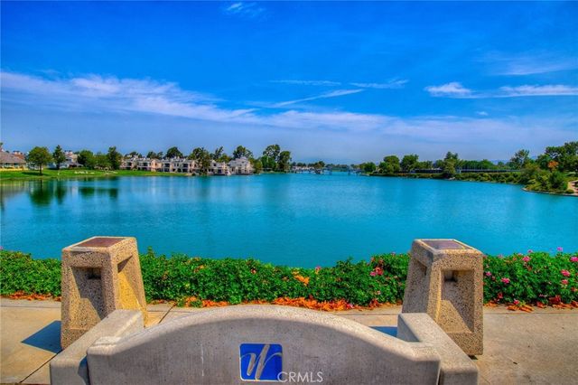 73 Weepingwood 40, Irvine, CA 92614