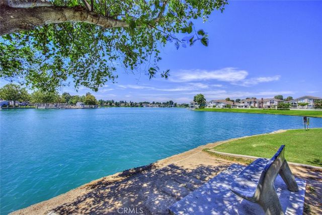 73 Weepingwood 40, Irvine, CA 92614