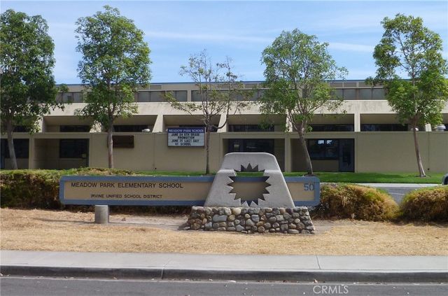 73 Weepingwood 40, Irvine, CA 92614