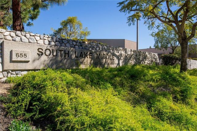 73 Weepingwood 40, Irvine, CA 92614