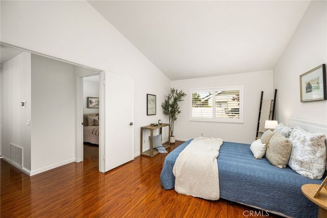 73 Weepingwood 40, Irvine, CA 92614