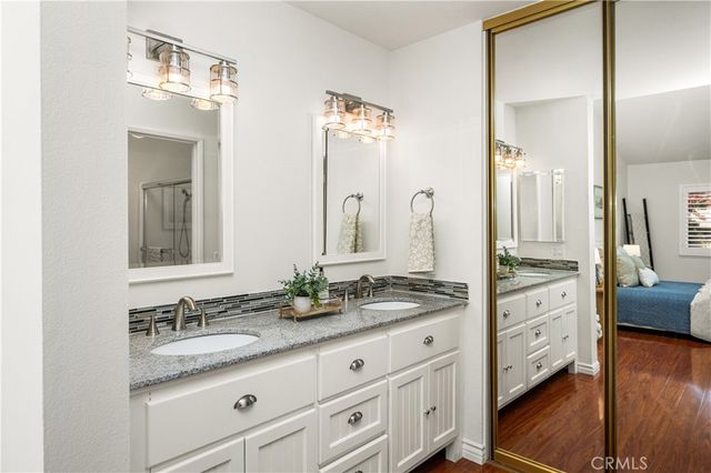 73 Weepingwood 40, Irvine, CA 92614