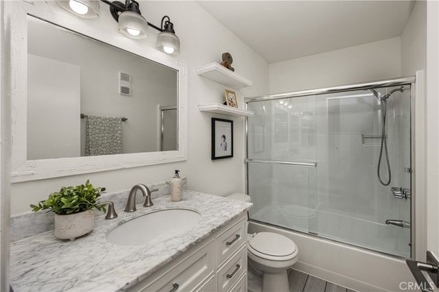 73 Weepingwood 40, Irvine, CA 92614