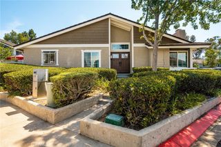 73 Weepingwood 40, Irvine, CA 92614