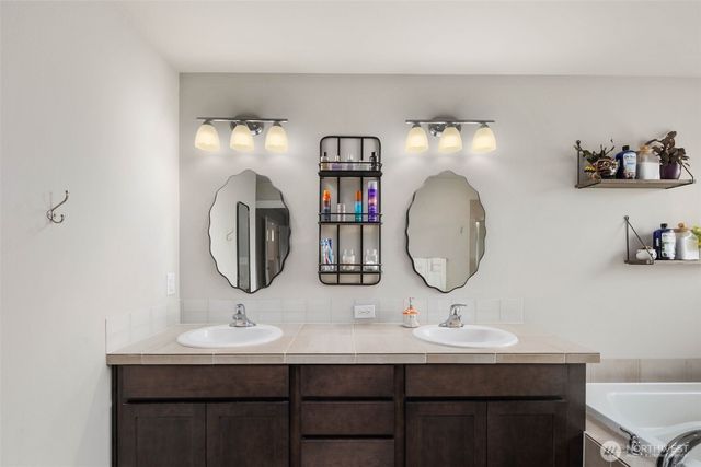 6830 Sweetgum Avenue NE, Lacey, WA 98516