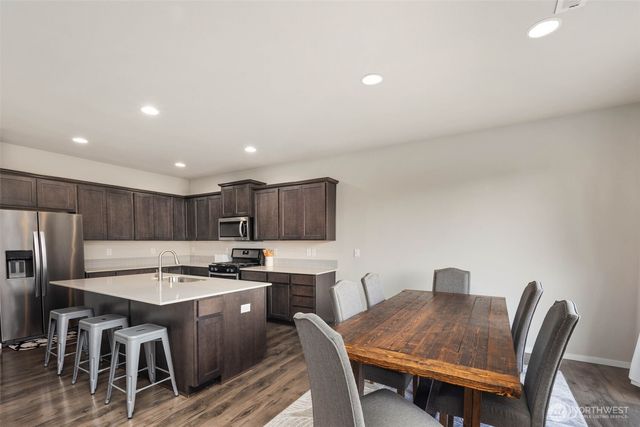 6830 Sweetgum Avenue NE, Lacey, WA 98516