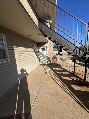 6700 N Meridian Avenue B, Oklahoma City, OK 73116