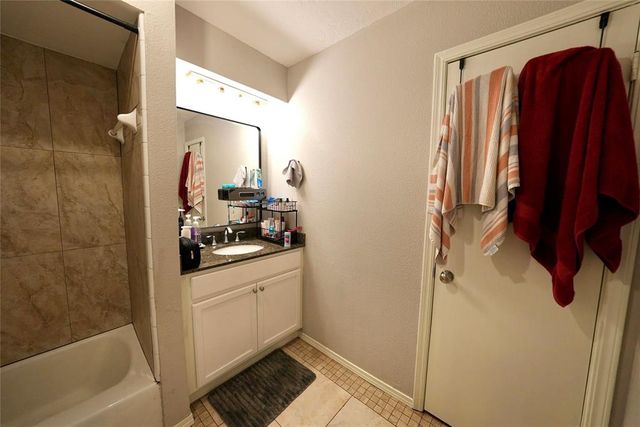 6700 N Meridian Avenue B, Oklahoma City, OK 73116