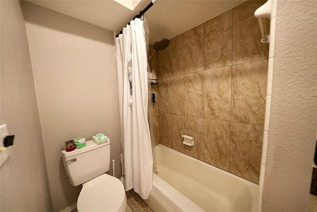 6700 N Meridian Avenue B, Oklahoma City, OK 73116