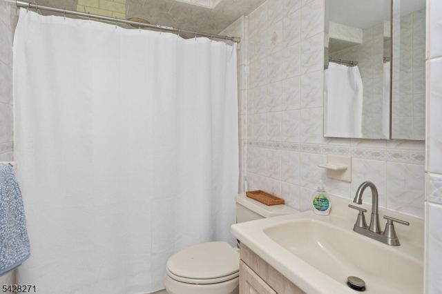240 Beech Ave, Garwood Boro, NJ 07027