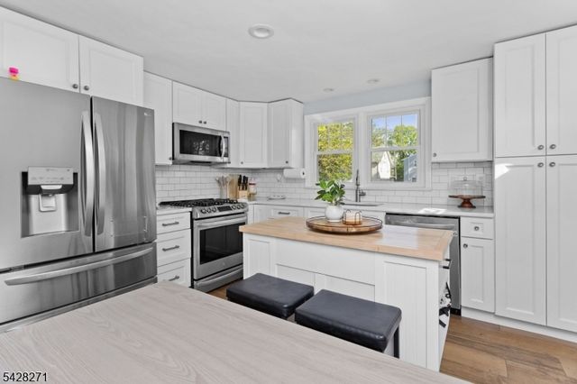 240 Beech Ave, Garwood Boro, NJ 07027