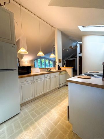 14 Hillspoint Road, Westport, CT 06880