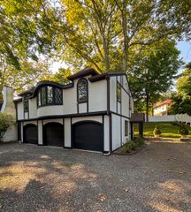 14 Hillspoint Road, Westport, CT 06880