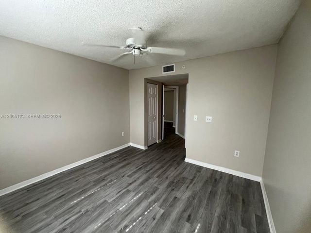 4171 N Haverhill Rd 1013, West Palm Beach, FL 33417