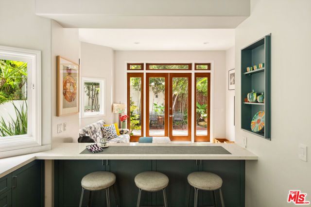 454 Sycamore Road, Santa Monica, CA 90402